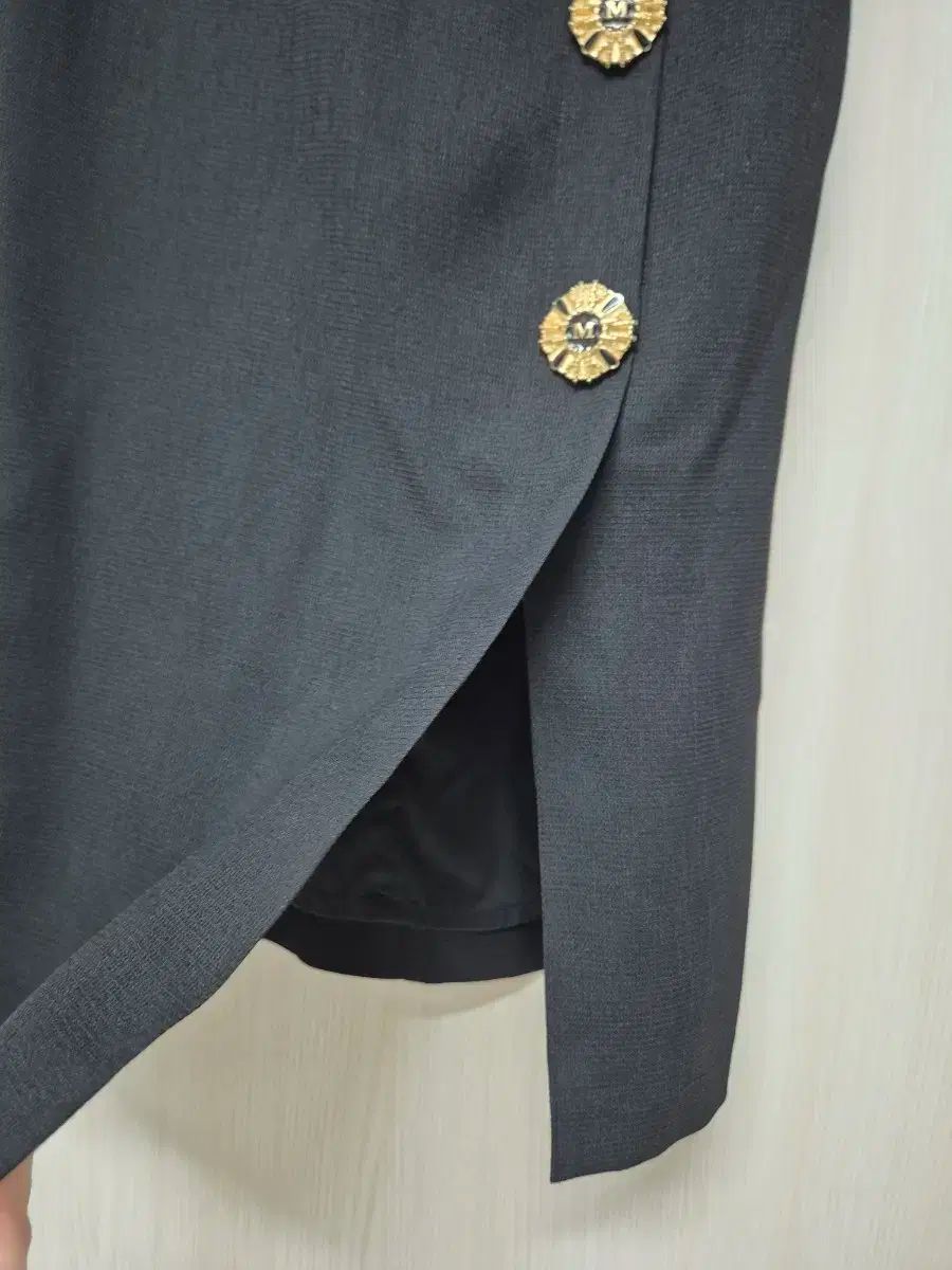 ゴールド ブラックワンピース