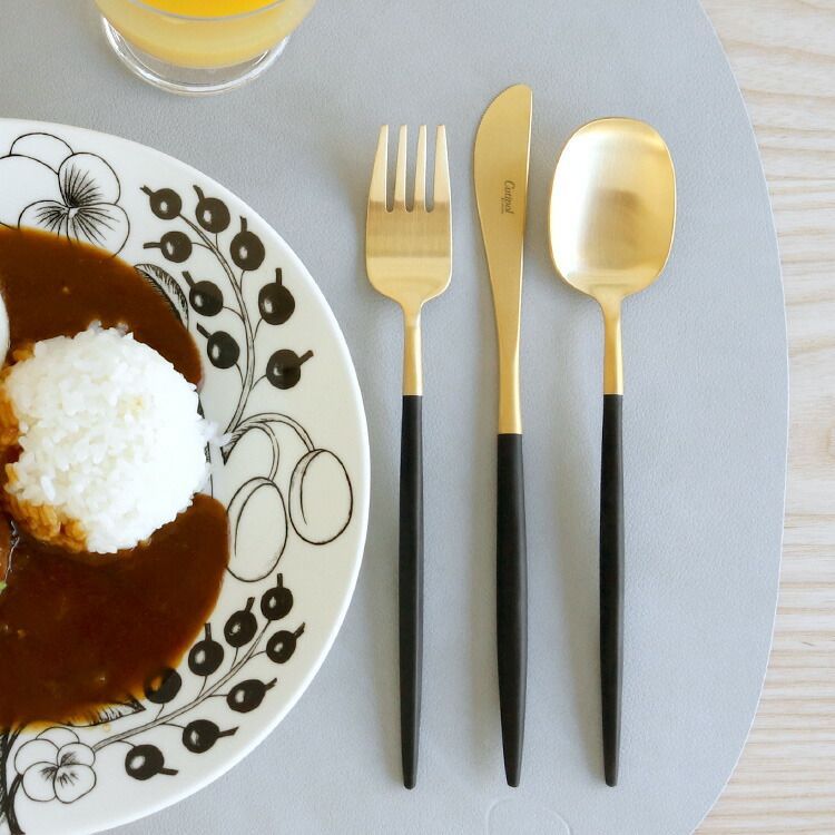 クチポール ナウ ブラック ディナーセット + カトラリーレスト 8点セット ギフトボックス入り 正規販売代理店 カトラリー 化粧箱付 食器 結婚祝い ナイフレスト クチポール ナウ ブラックマットゴールド ディナーナイフ⁄テーブル