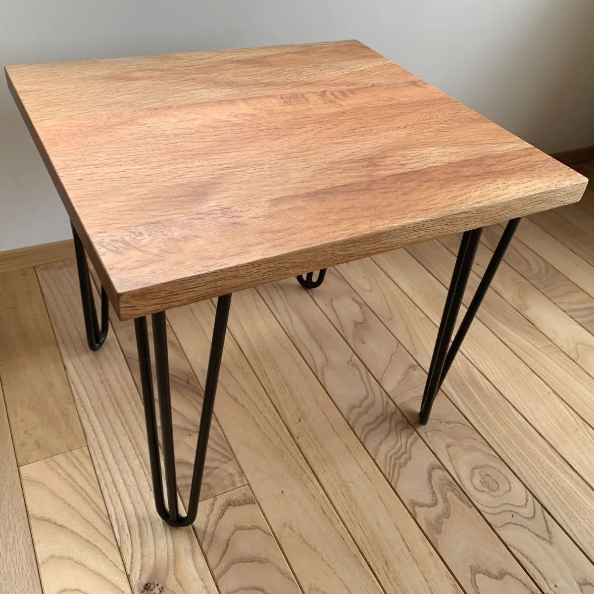 ケヤキの耳付き無垢材を使用したコーヒーテーブル ローテーブル