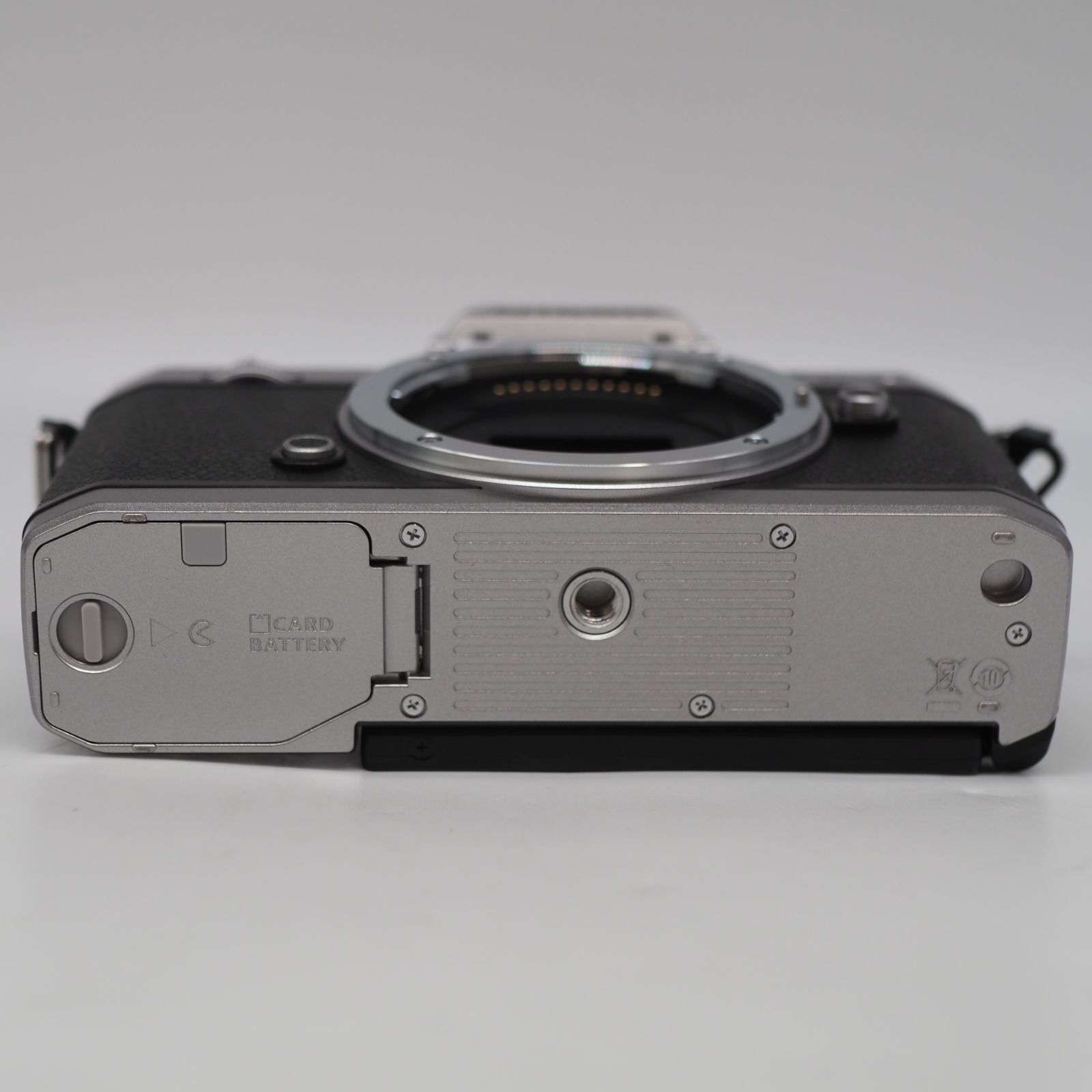 Nikon - ■726ショット■ Nikon Z fc ボディ シルバー ■ほぼ新品■ □726ショット□ Nikon Z fc ボディ シルバー □ほぼ新品