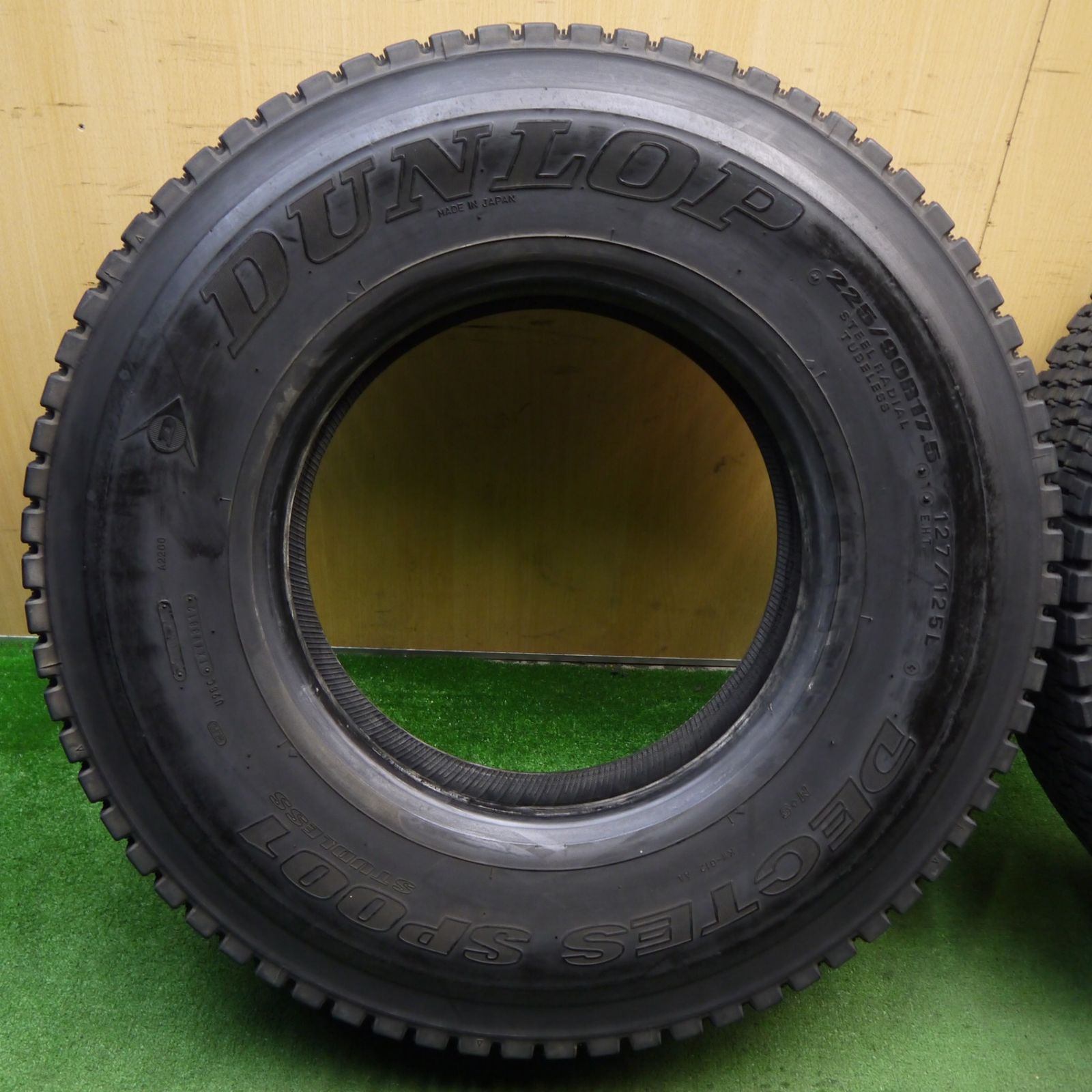 スタッドレスタイヤ ダンロップ DECTES SP001 225/90R/17.5 DUNLOP 