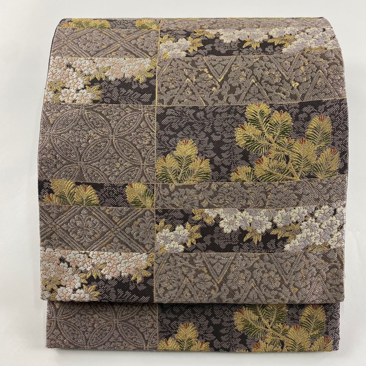 ◆663◆袋帯 六通 逸品 華文 有職文様 相良刺繍 金糸駒刺繍　正絹　着物帯 楽天市場】【新古品】 袋帯 未使用 正絹 手刺繍 相良刺繍 金糸