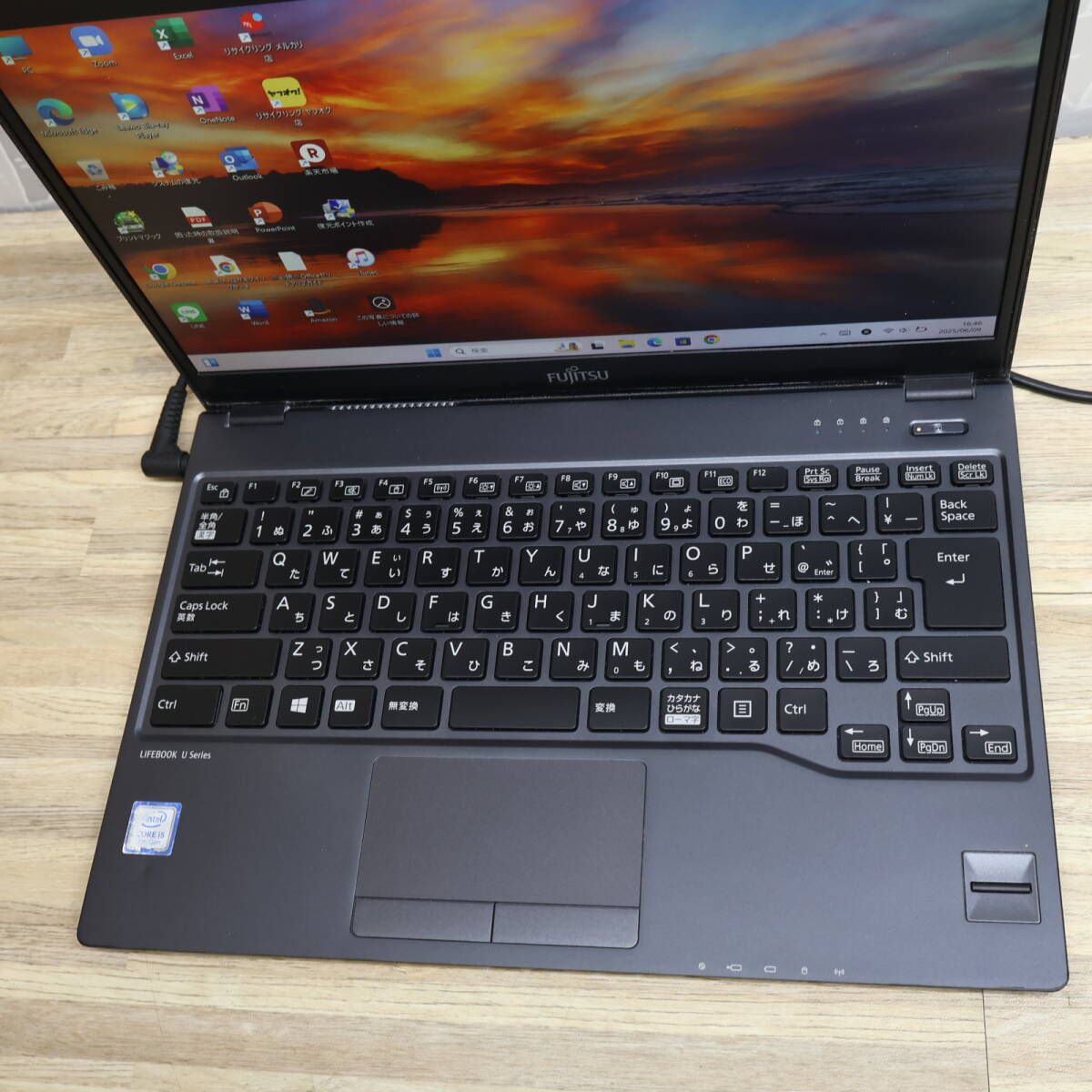 新作，新品 ☆超美品 高性能7世代i5！SSD256GB メモリ8GB☆U938/