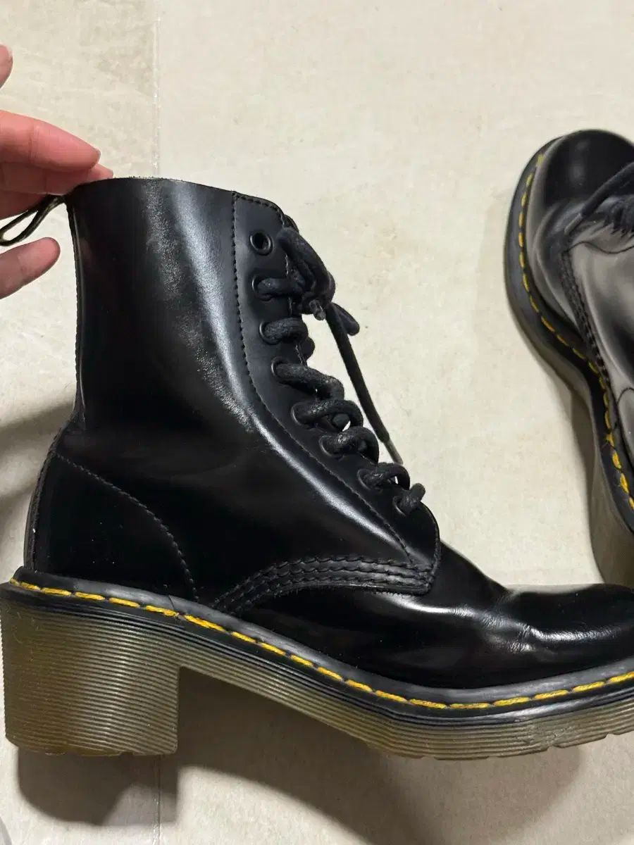 DR. MARTENS