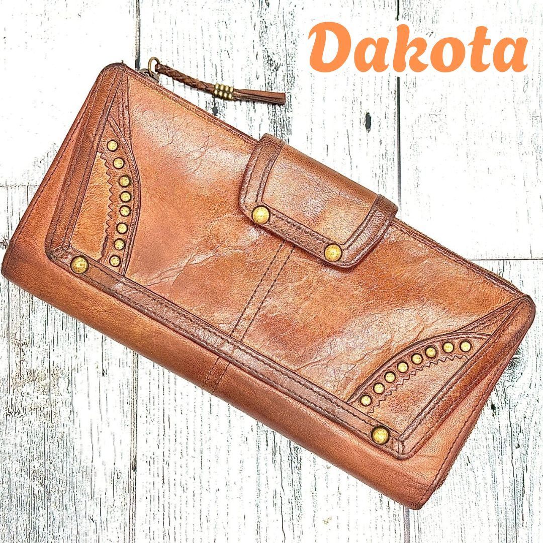 私らしい上質さを持ち歩く✨】 Dakota ダコタ 長財布 スタッズ