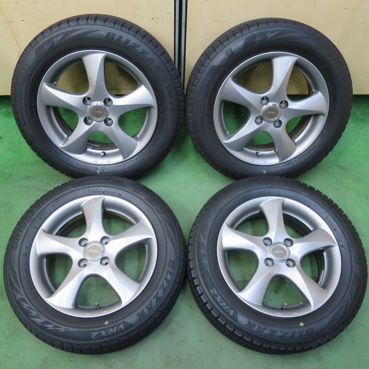 バリ溝 9分 スタッドレス 175 65R15 ブリヂストン ブリザック VRX2 TOPRUN トップラン 15インチ PCD100 4H 5092607イス