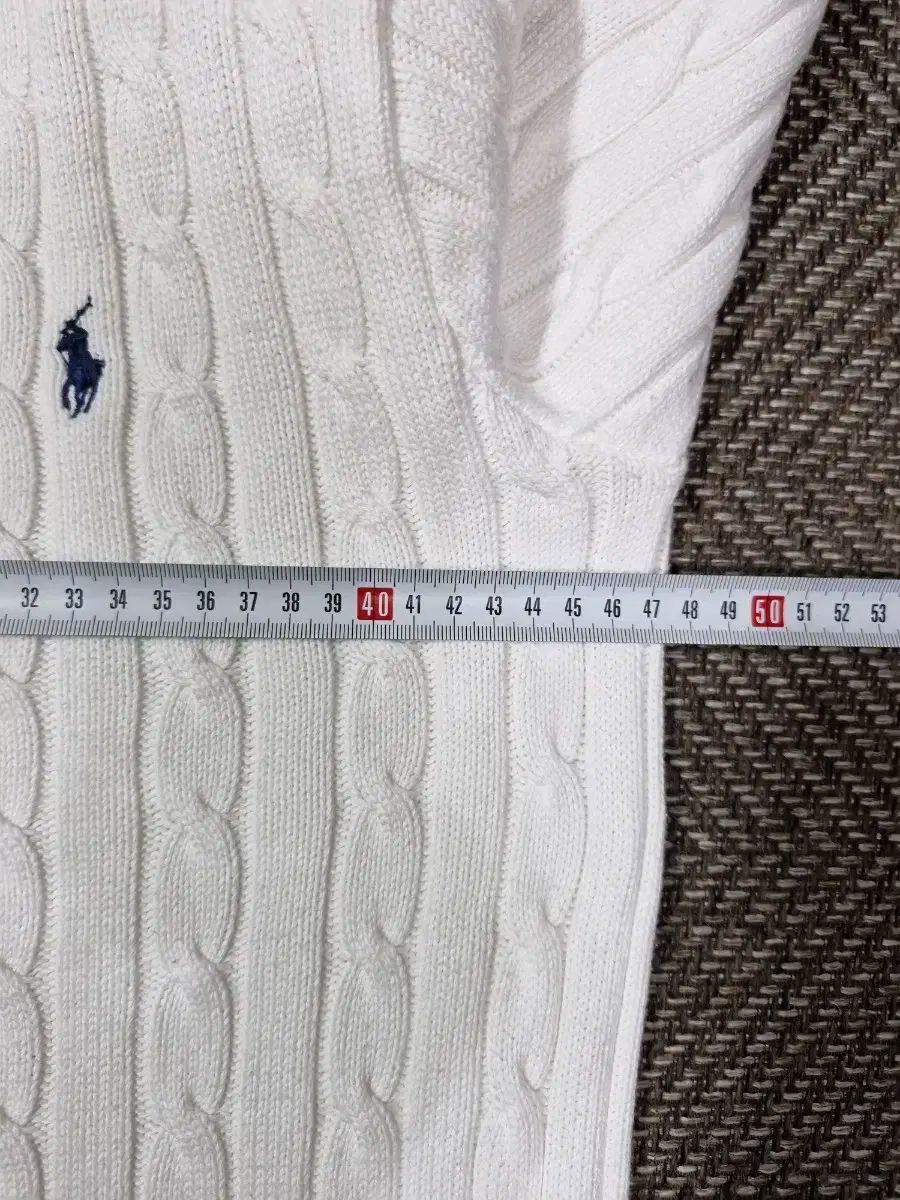 ケーブル ニット