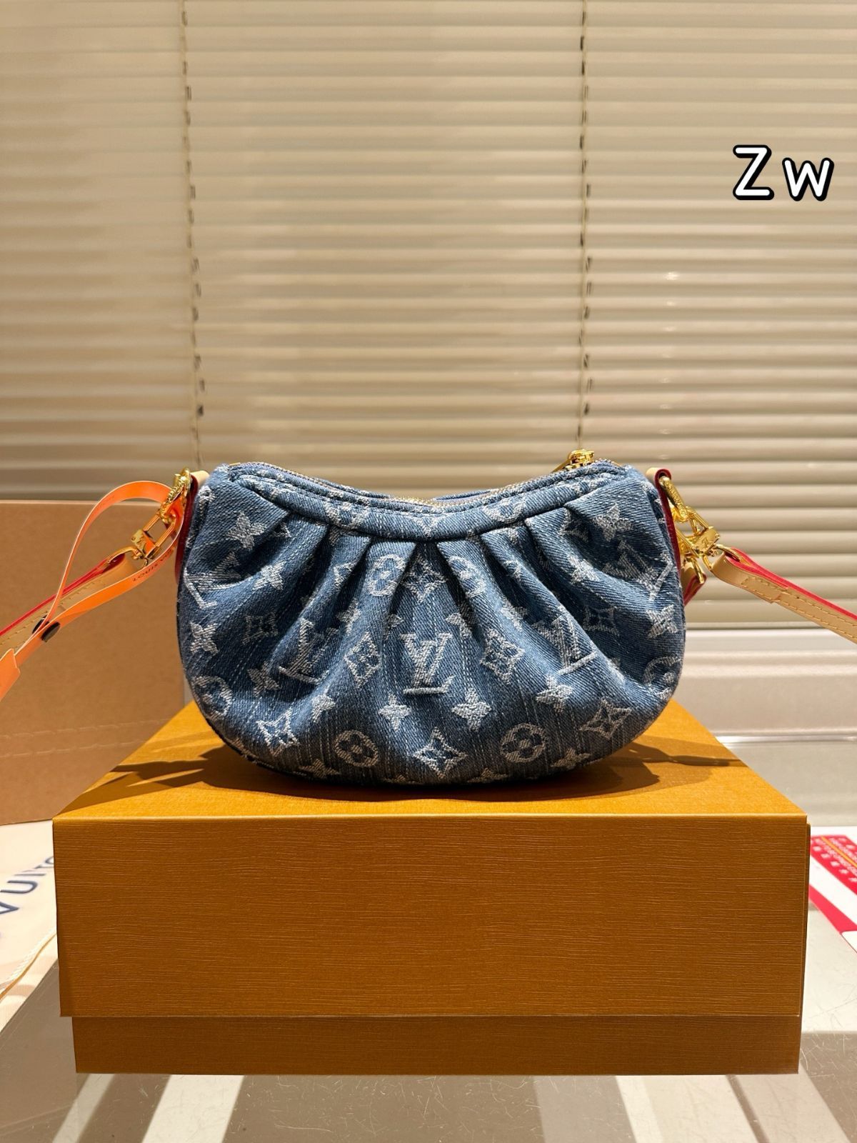 ＊VALENTINO＊ デニム スモール ハンドバッグ 関税送料込み Valentino Garavani Designer Mini Bags & Purses for Women