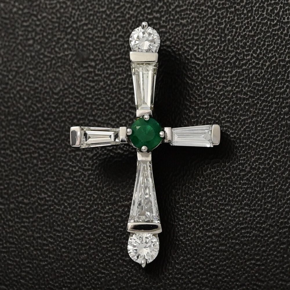 0.2ct FD 1.1ct クロスモチーフ･エメラルド･ダイヤモンド ペンダントトップ K18WG 750-2.7g ホワイトゴールド プレゼント ♀ S レディース 590606