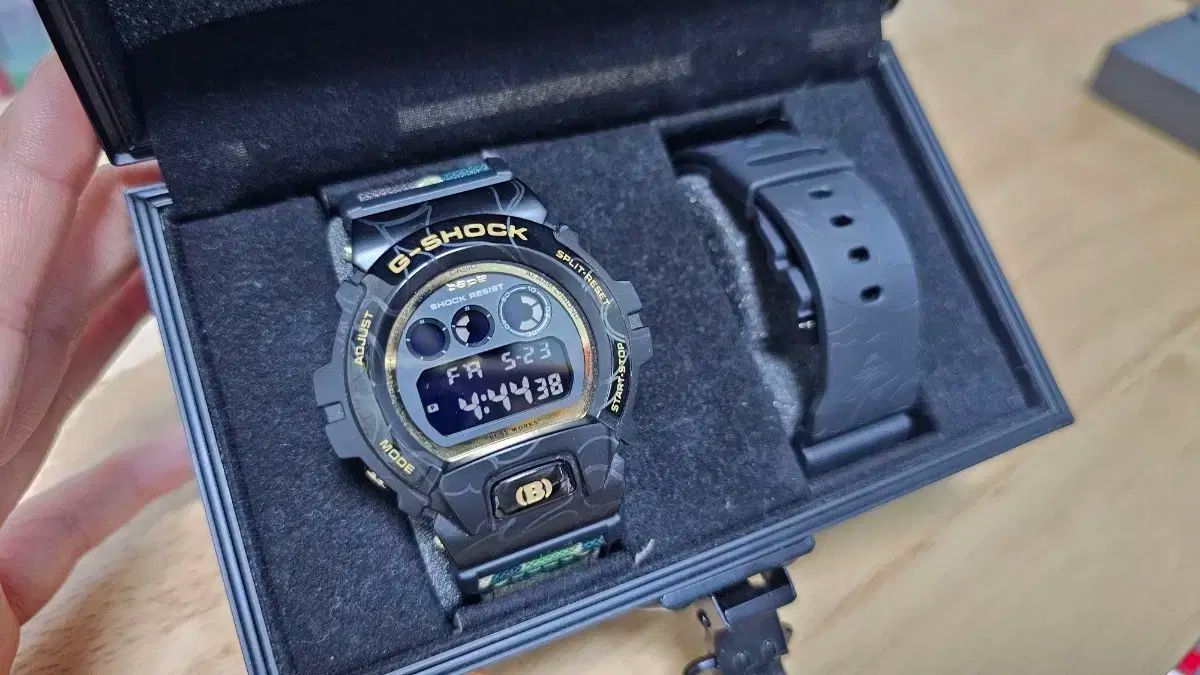 A BATHING APE(アベイシングエイプ) G-SHOCK(ジーショック) 30 記念日 GM ー 6900 新品