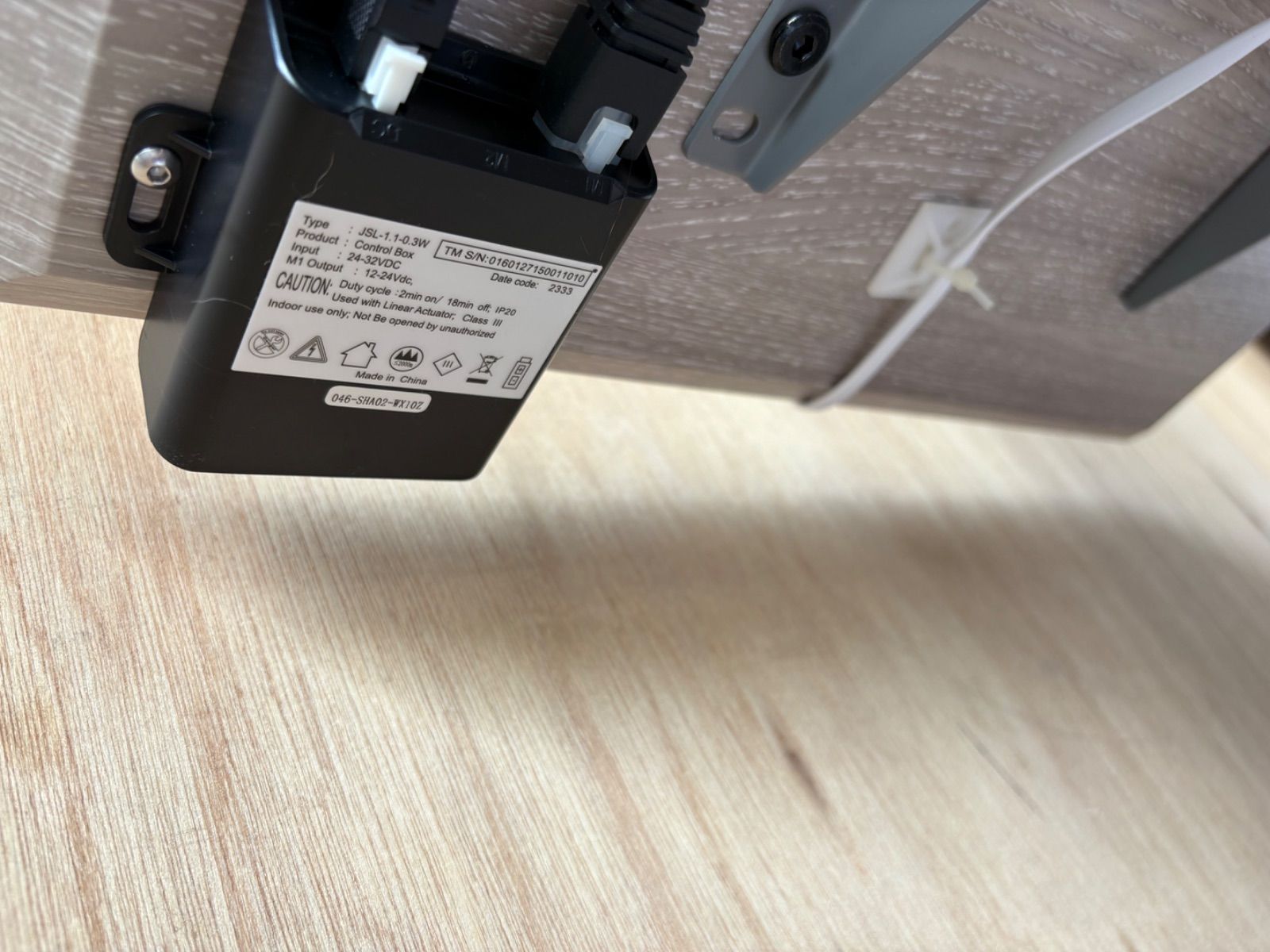 電動昇降TVスタンド