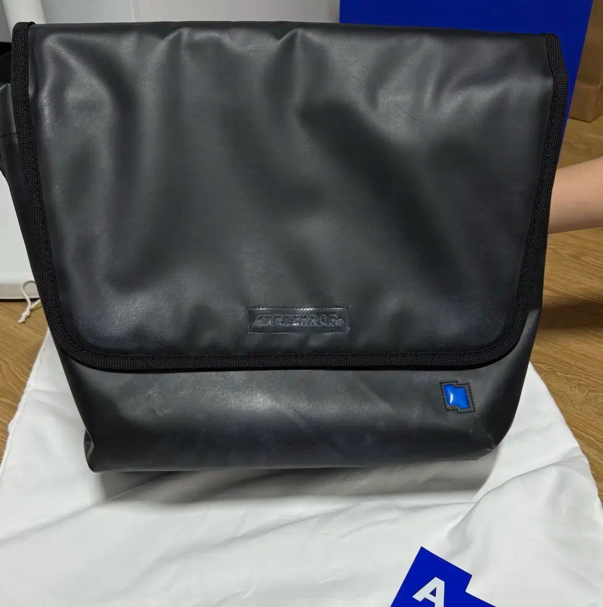 メッセンジャーバッグ