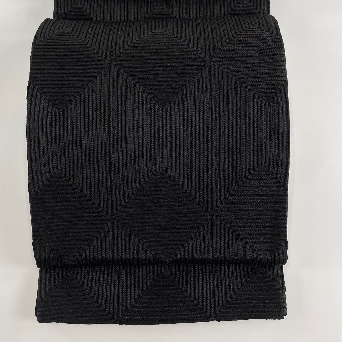 袋帯（無月・落款・全通・正絹） 袋帯 美品 名品 無月 落款 幾何学 刺繍 黒 全通 正絹 【中古