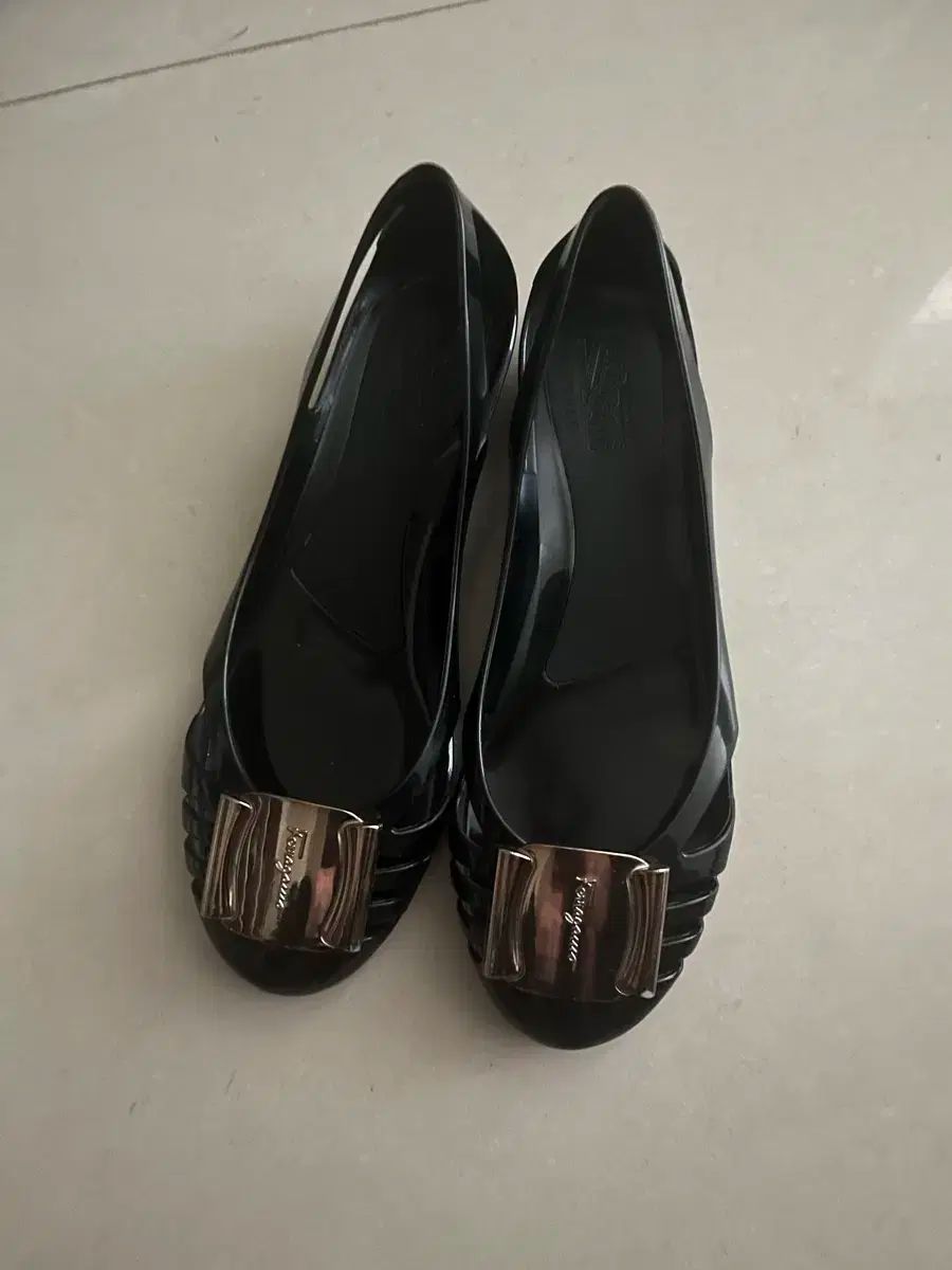 FERRAGAMO(フェラガモ) ゼリーフラット シューズ 7 - メルカリ FERRAGAMO(フェラガモ) ゼリーフラット シューズ 7 - メルカリ