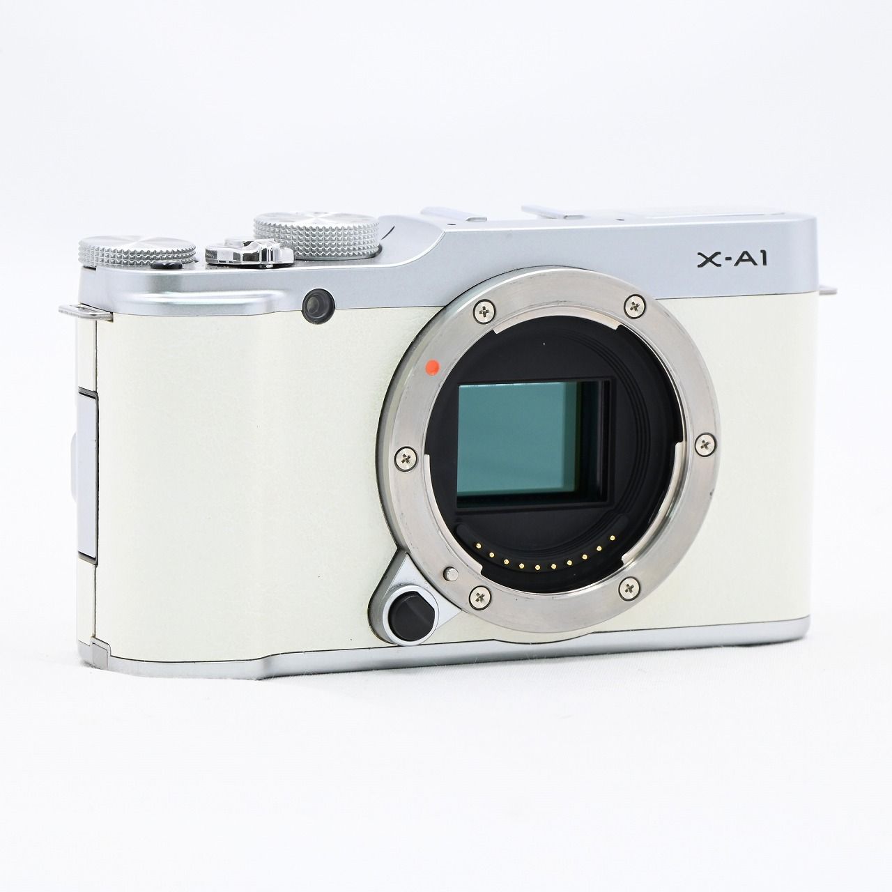 Fujifilm X-A1 ホワイト　☆送料無料☆ FUJIFILM X-A1【完動品】1000台限定色ホワイト❗️明るいパン