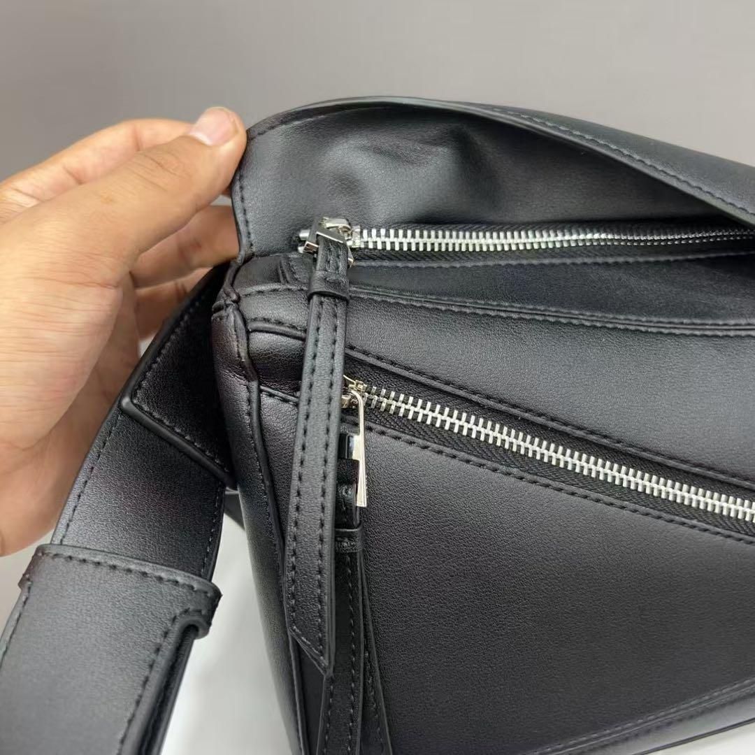 新品_未使用】箱付loewe_ノベルティ_ウエストポーチ_ボディバッグ_黑_  