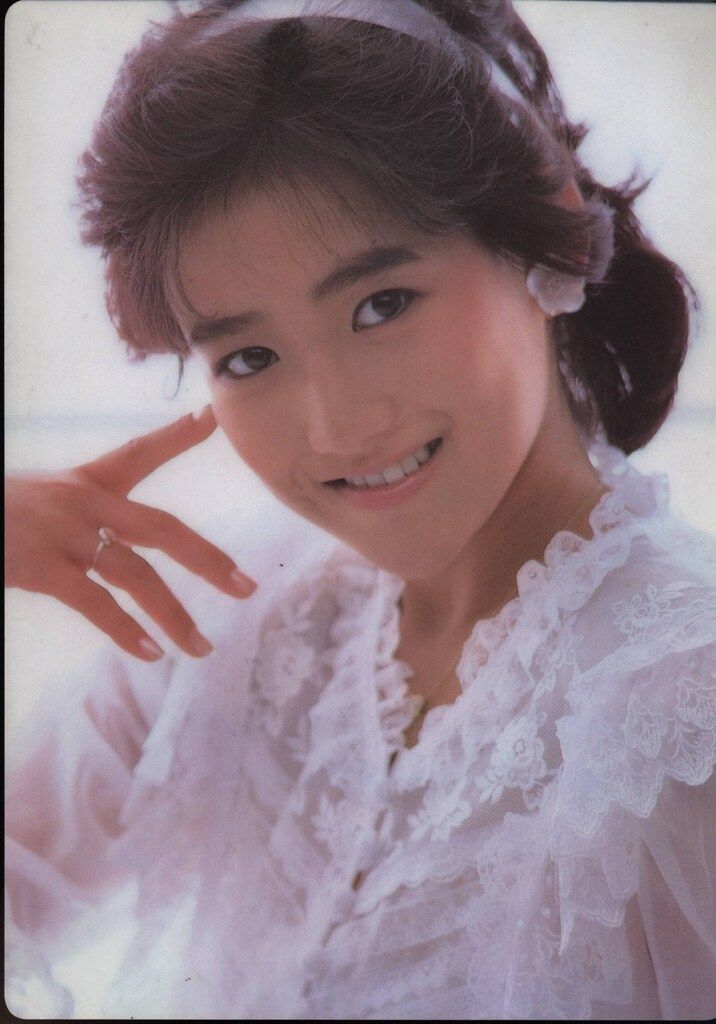 岡田有希子　月星シューズ下敷き Amazon.co.jp: 岡田有希子さん 下敷き 歌手 アイドル ユッコ