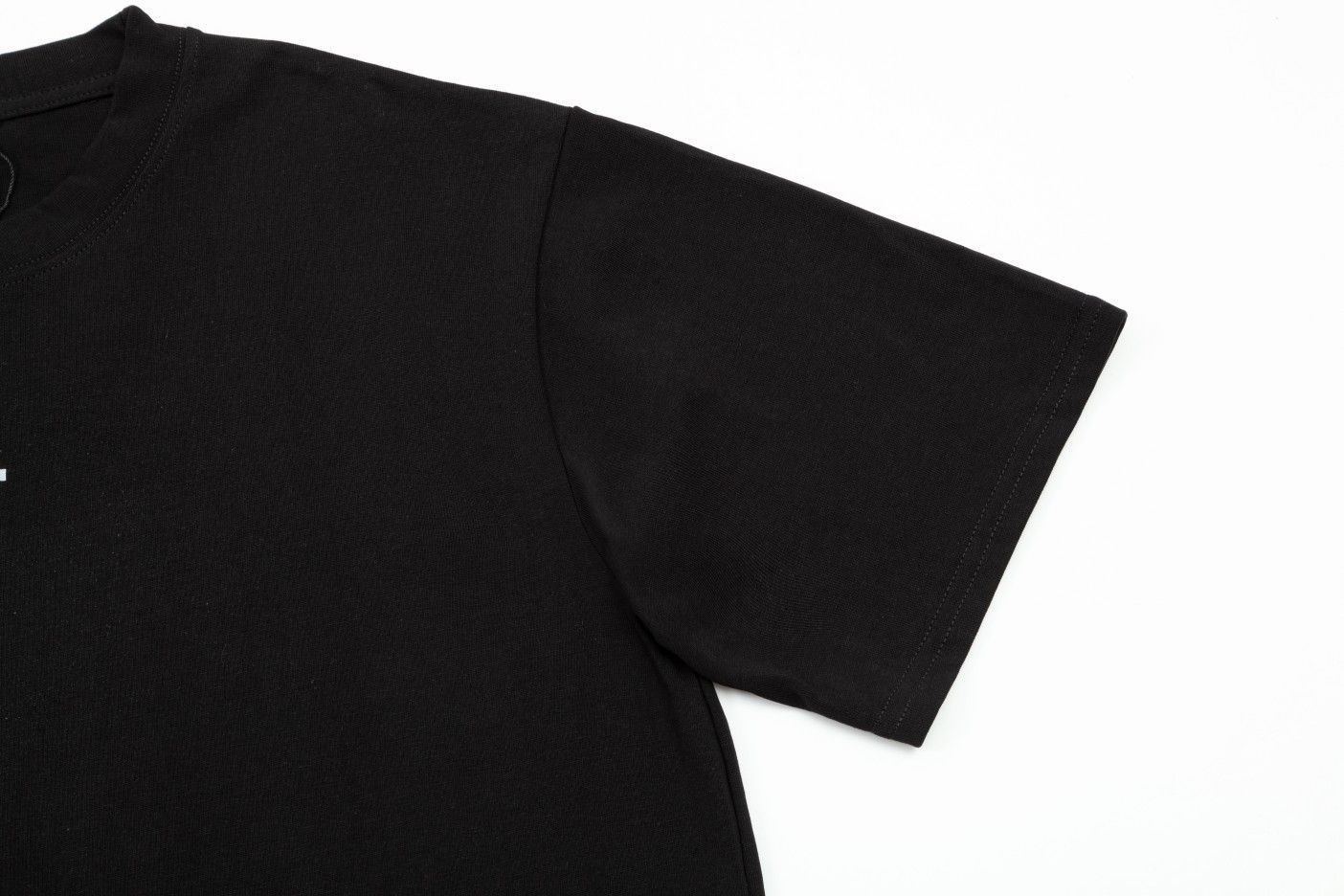 クルーネックTシャツ