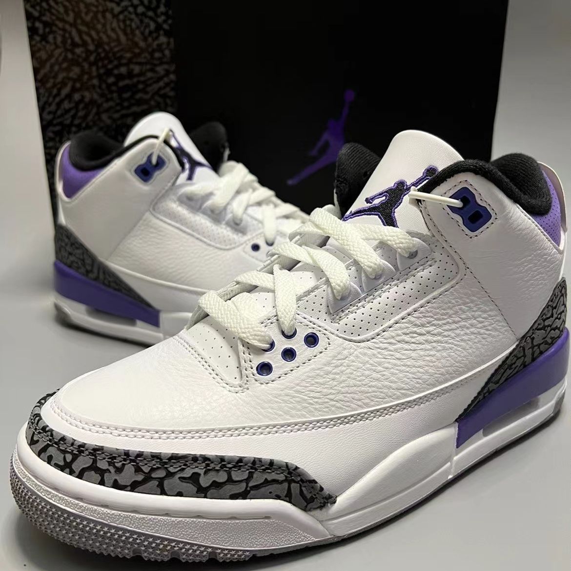 値下げします 新品 ナイキ AIR JORDAN 3 RETRO エア ジョーダン3 レトロ ダークアイリス ハイカットスニーカー ホワイト/パープル  - メルカリ