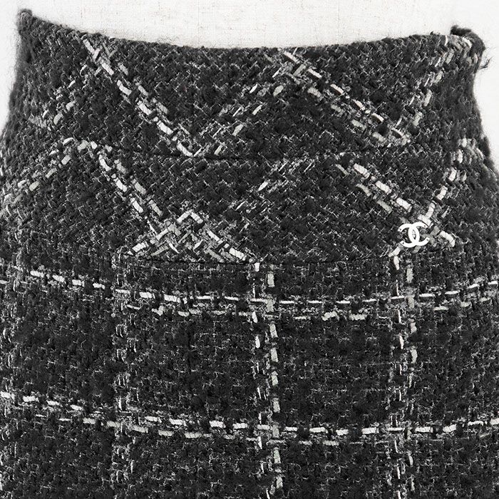 CHANEL シャネル スカート ウール ツイード 06A P29549 2006AW COCOマーク ロゴ チャーム ウィンドウペン チェック ひざ下丈 シルク ライニング レディース 36 チャコール 仏製 カール ラガーフェルド期 GULLKHAN_COM