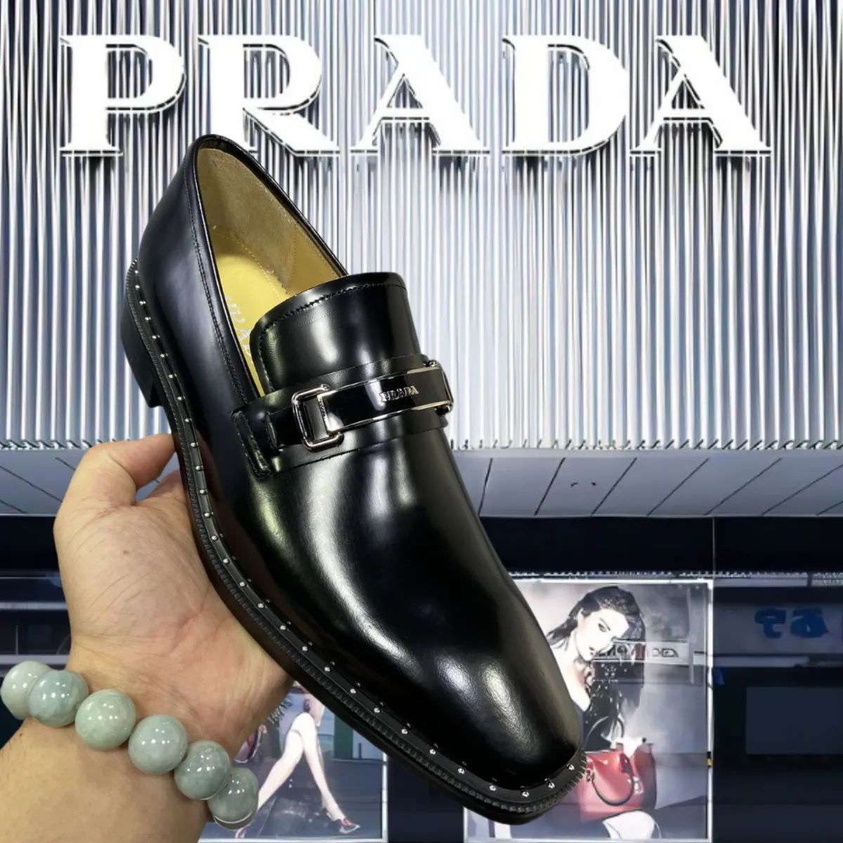 💖新品未使用👞プラダPRADA ラグジュアリーで快適なドリル付きカジュアル革靴/ブラック - メルカリ