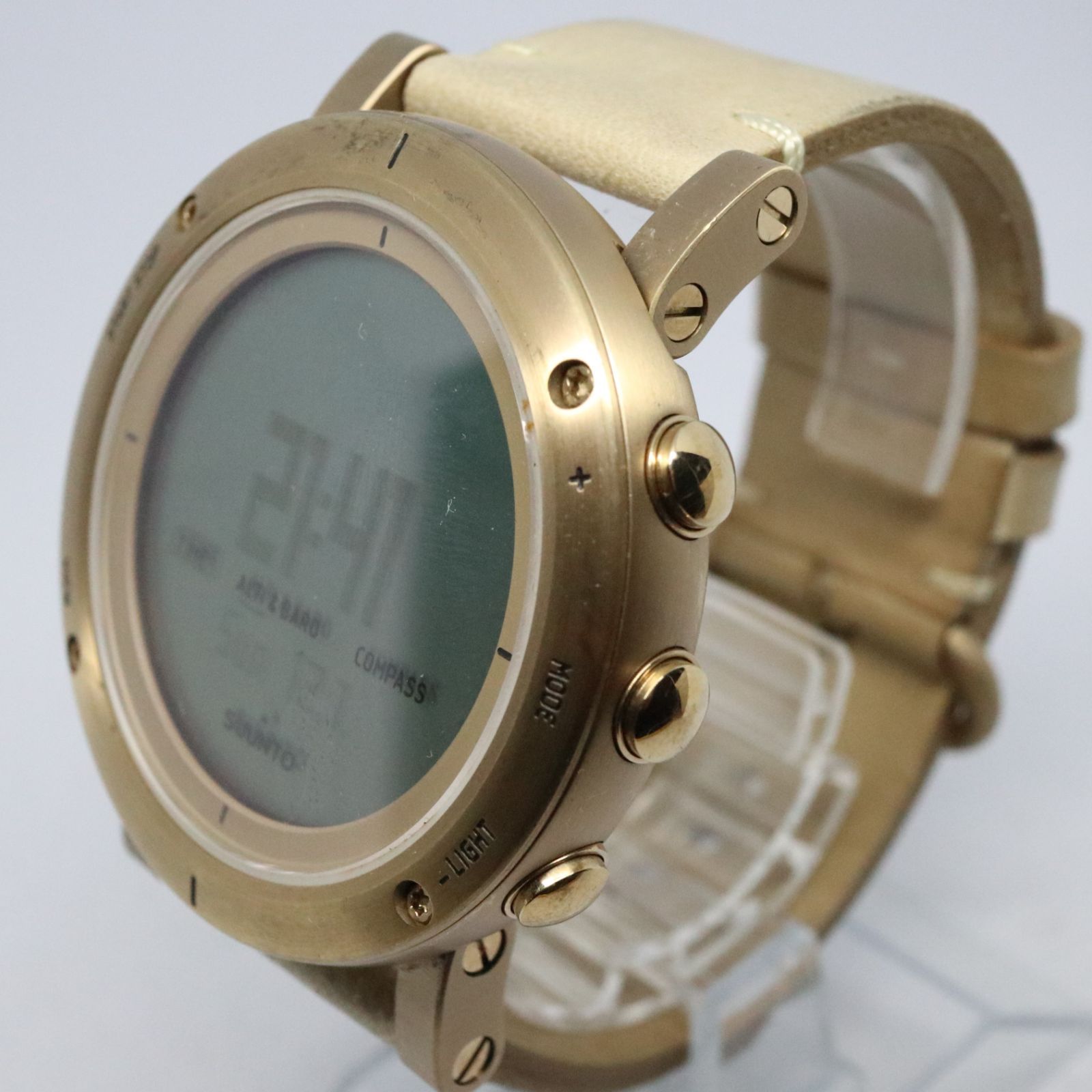 SUUNTO ESSENTIAL デジタル腕時計 あらゆる用途に最適なタクティカルウォッチ | Suunto Core All Black