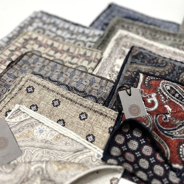 ROSI COLLECTION ロージ ポケットチーフ ネイビー 小紋柄 裏 テラコッタ ペイズリー柄 ダブルフェイス シルク ハンドメイド イタリア製