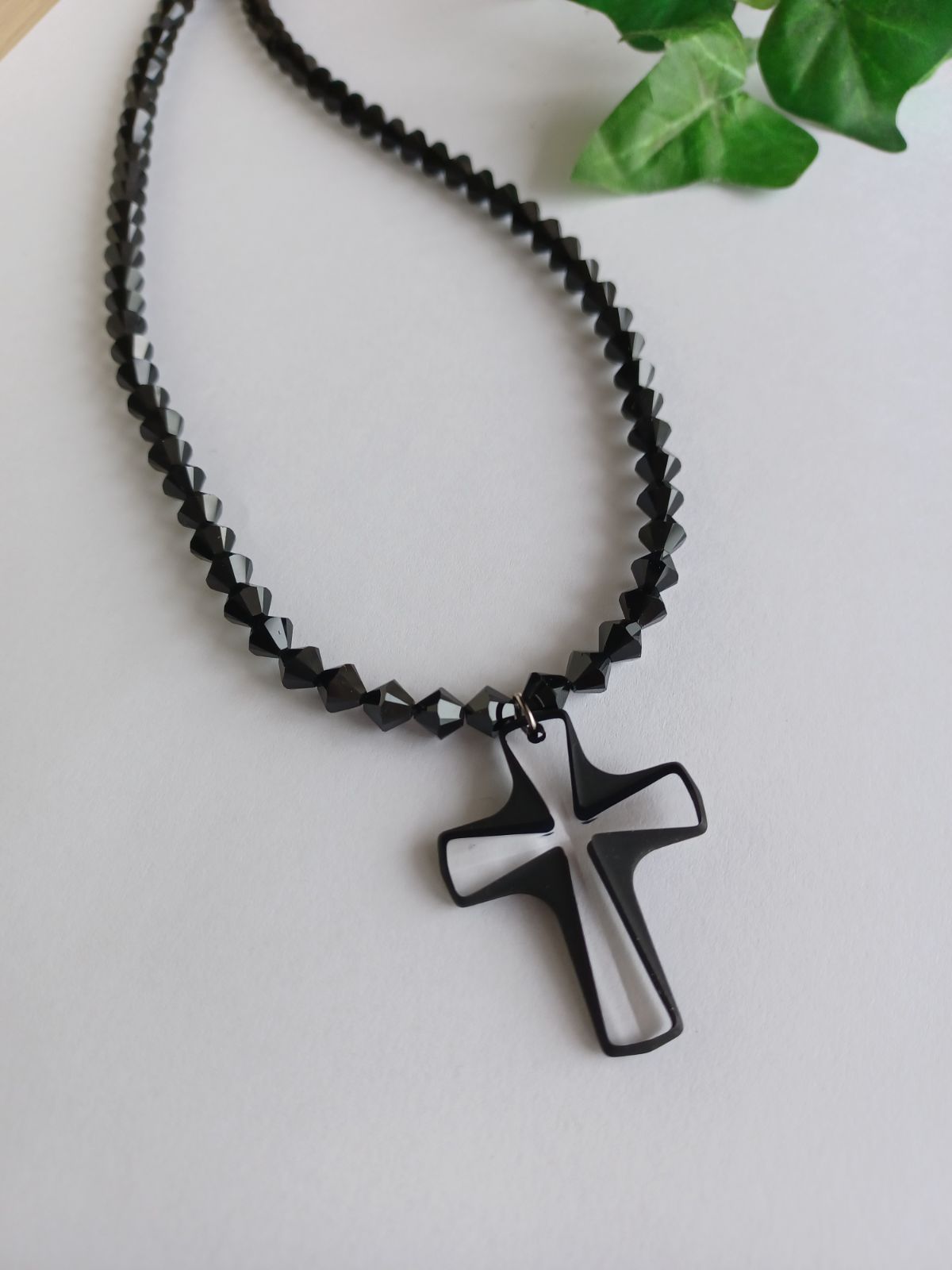 新品 SWAROVSKI ネックレス 十字架 クロス 黒 ブラック