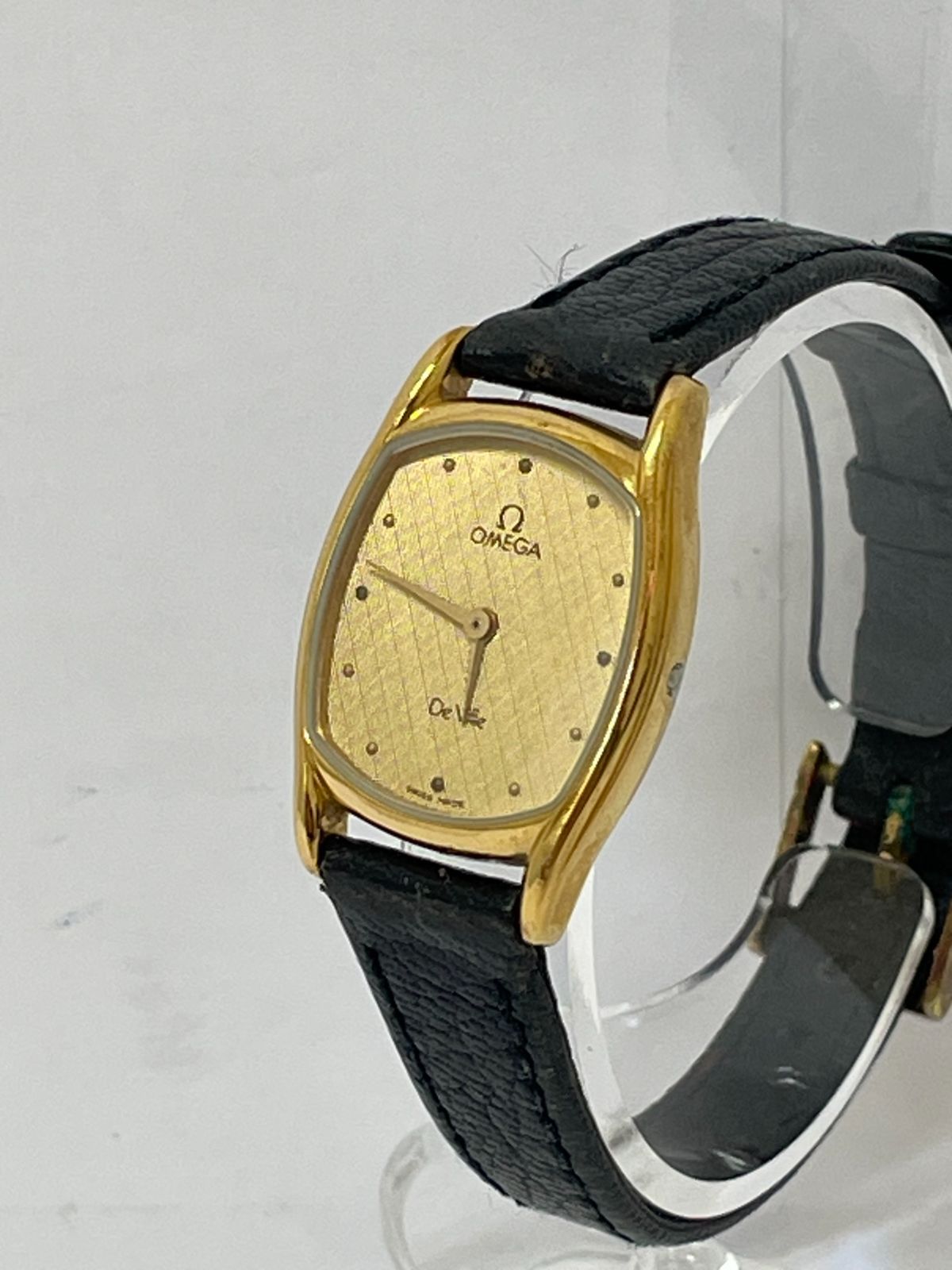 101 狂わさ AIGNER アイグナー シェル スクエア 腕時計 美品 