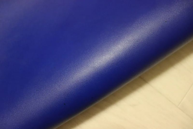 サファイア 143ds ヌメ革 バッファロー革 インド レザー スムース加工 はぎれ 一枚革 レザークラフト 革 皮 本革 diy 生地 材料
