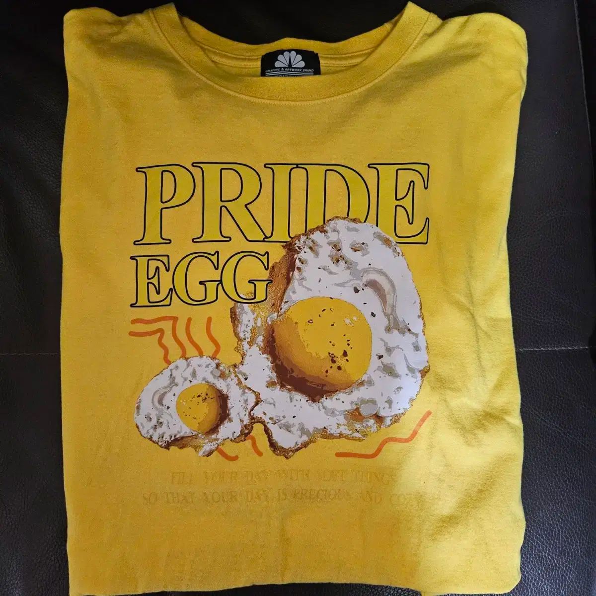 TRIPSHION Pride Egg グラフィック Tシャツ 8colors TRIPSHION Pride Egg グラフィック Tシャツ 黄色 - メルカリ