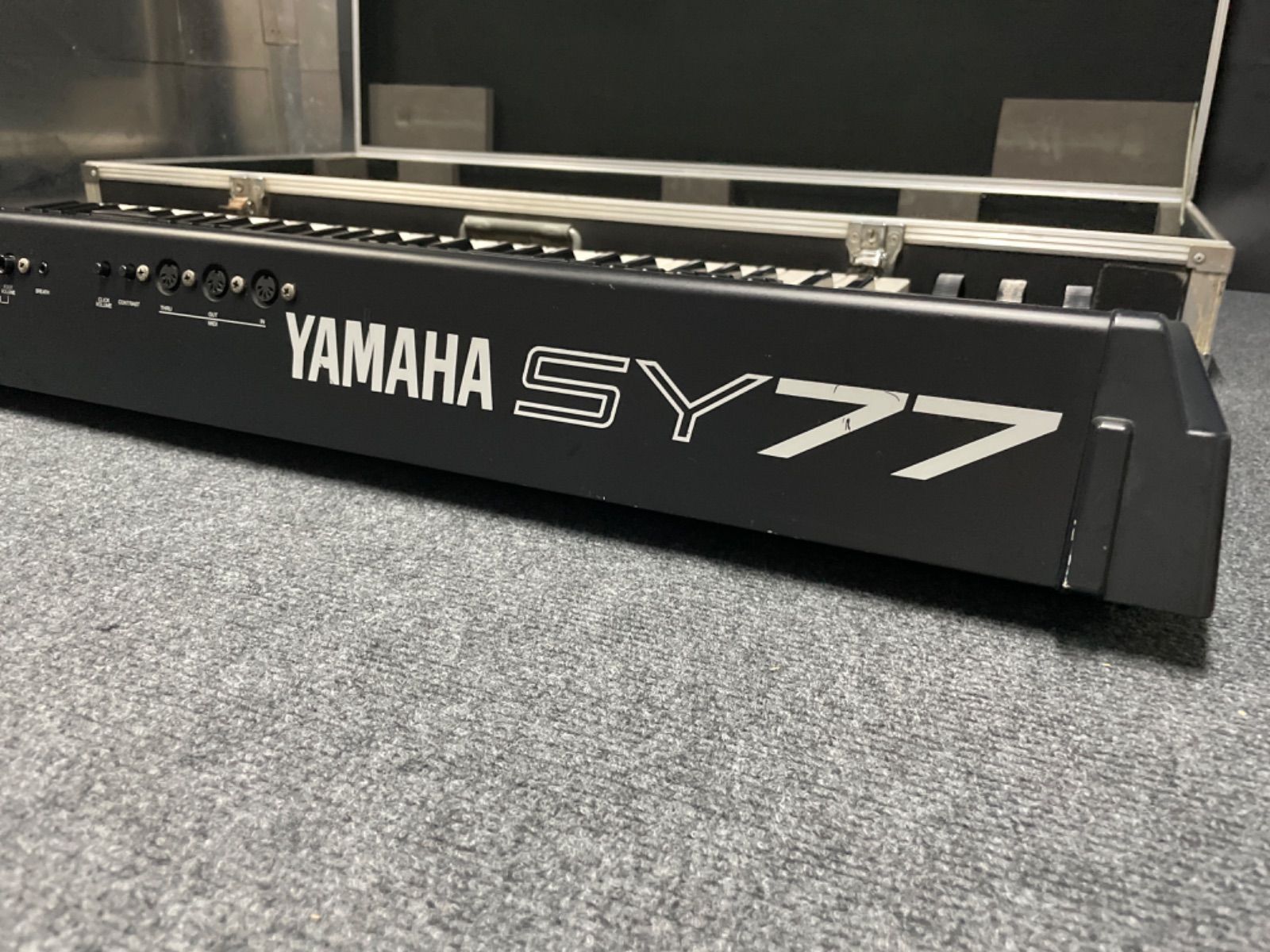 YAMAHA シンセサイザー SY77 ハードケース付き - メルカリ