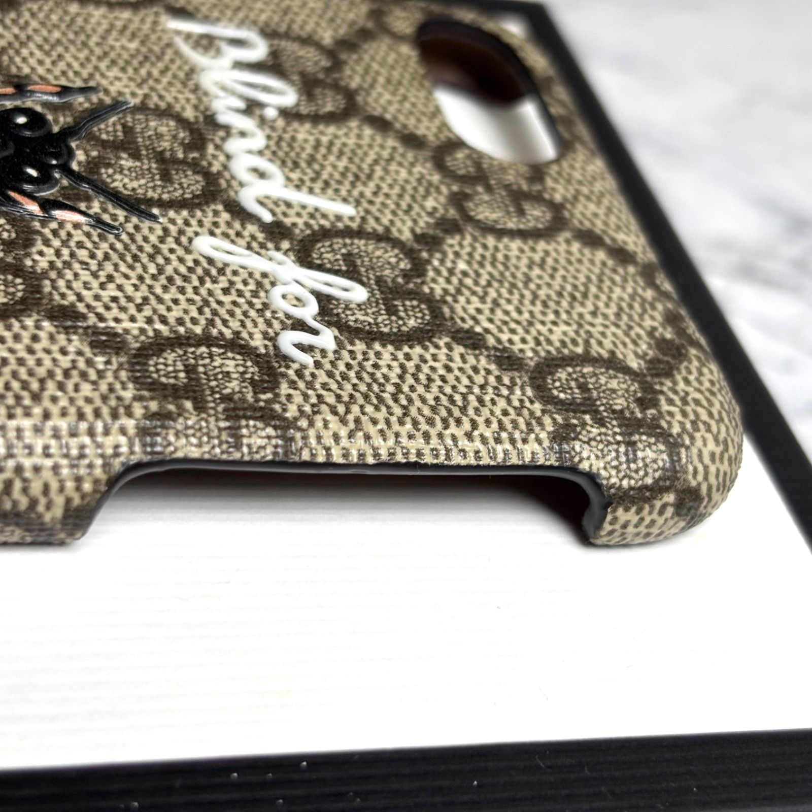 GUCCI携帯ケースbee iPhone se アイフォン15/15pro/14カバー グッチ 蛇 蜂 iphone13/13pro ケース