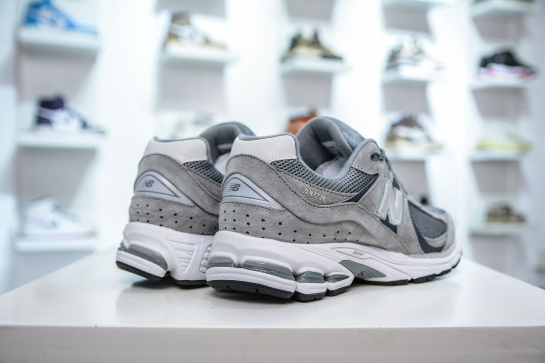 新品、未使用 ニューバランス スニーカーNew Balance M2002RST
