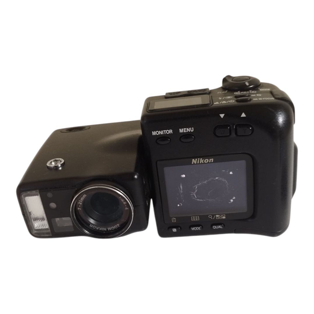 美品 完動品 NIKON COOLPIX 950 Nikeon Coolpix 950 Retro Review: A Design To Flip For
