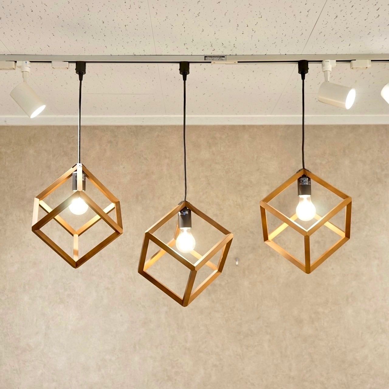 コイズミ　ペンダントライト（３本） AP50633 コイズミ製ペンダントライト | ペンダントライト