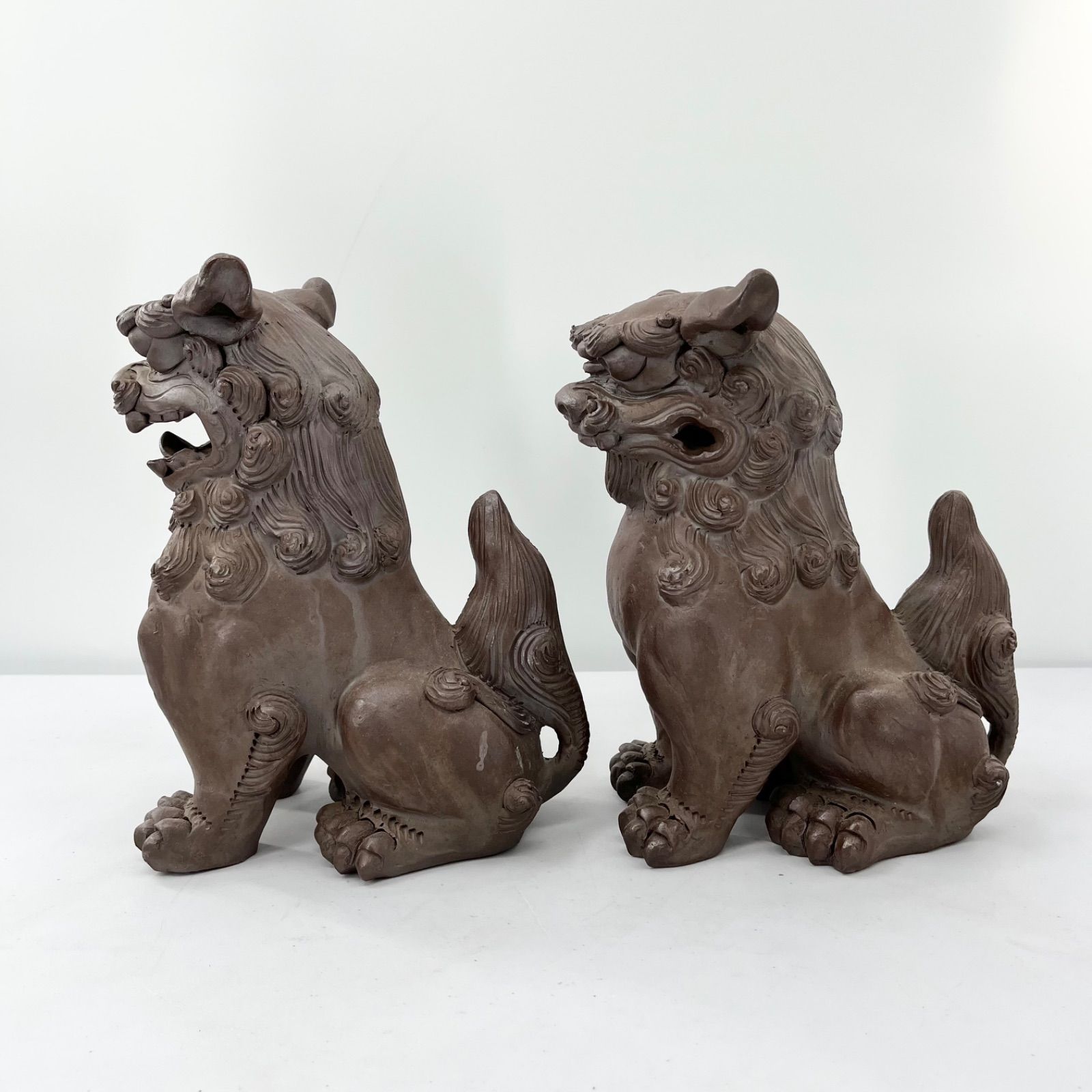 育陶園 壺屋焼 シーサー ペア 陶器 置物 阿吽 魔除け 沖縄 伝統工芸 手作り インテリア 飾り 現状品