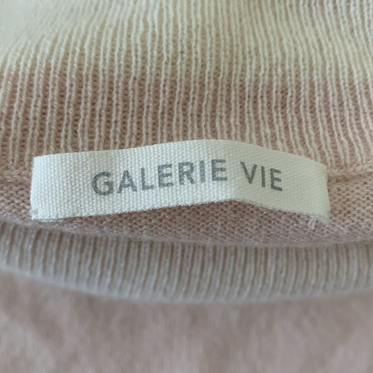 【日本最大級】 GALERIE VIE ギャルリーヴィー 長袖セーター サイズF レディース - ライトピンク×アイボリー タートルネック カシミヤ カシミヤ 人気アイテム安い通販。