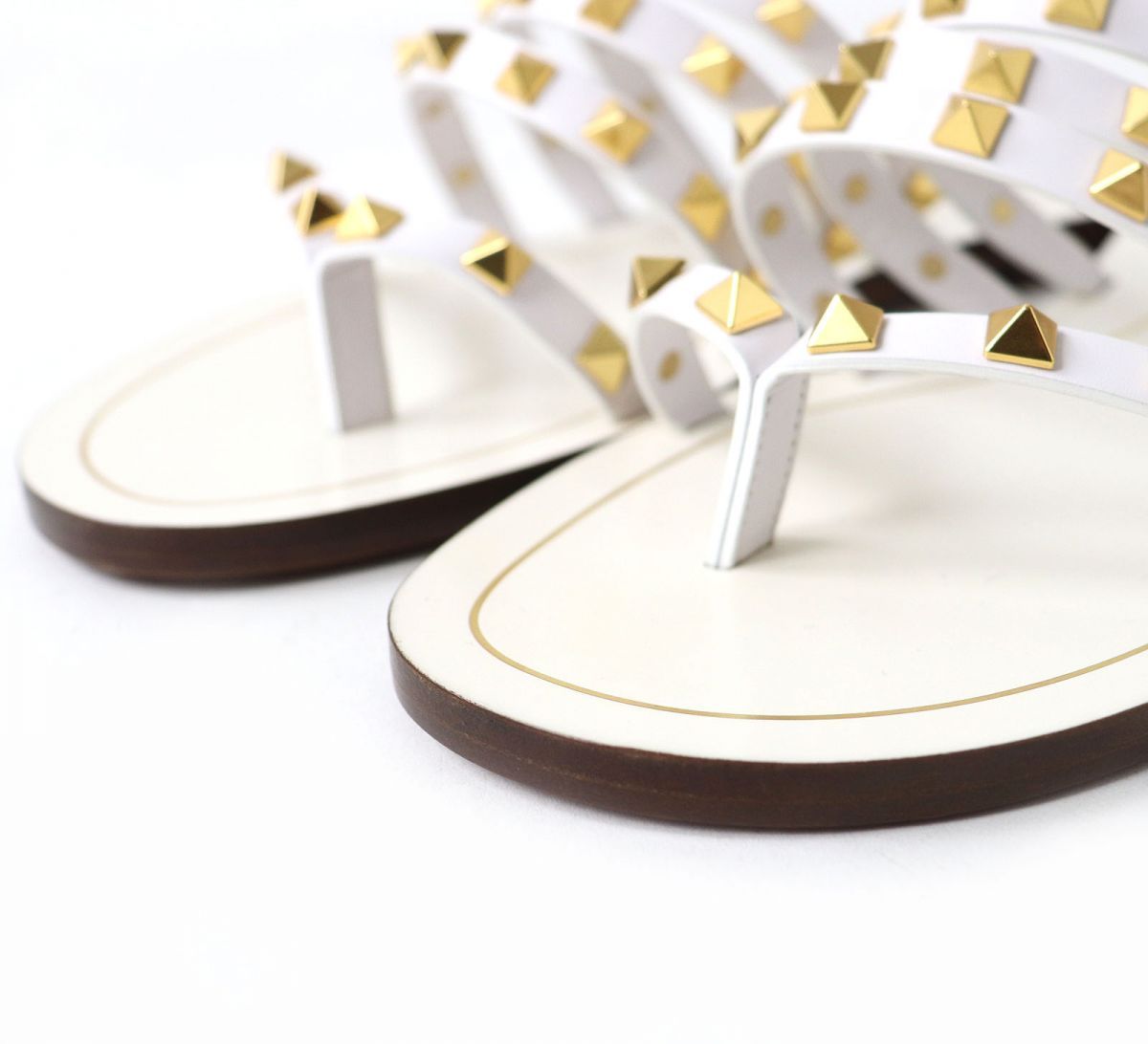 未使用品△ヴァレンティノ ガラヴァーニ ロックスタッズ付 フラット  