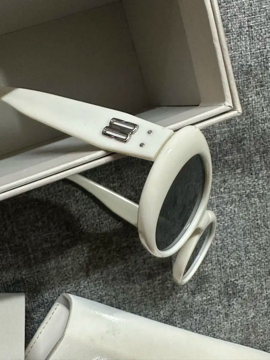 GENTLE MONSTER ジェントルモンスター LA MODE 白 サングラス