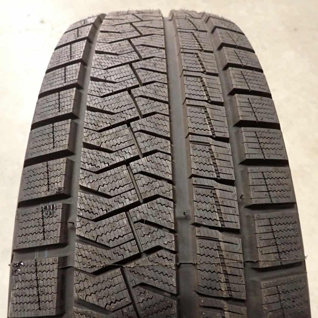 送料込 新品スタッドレス ピレリ 225/65R17 ハリアー・ラブフォー・NX