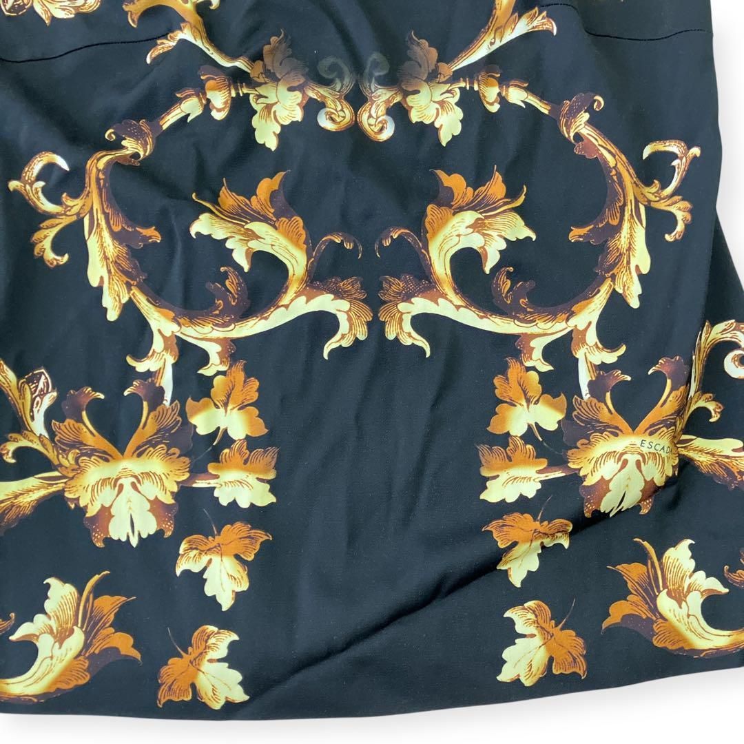 エスカダ レディース 半袖 Vネック M〜L 総柄 唐草 トップス