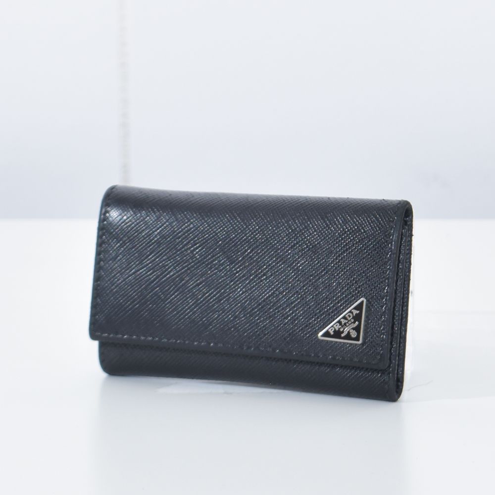 レビュー高評価の商品 中古USED PRADA キーケース サフィアーノ ブラック 252458577 小物