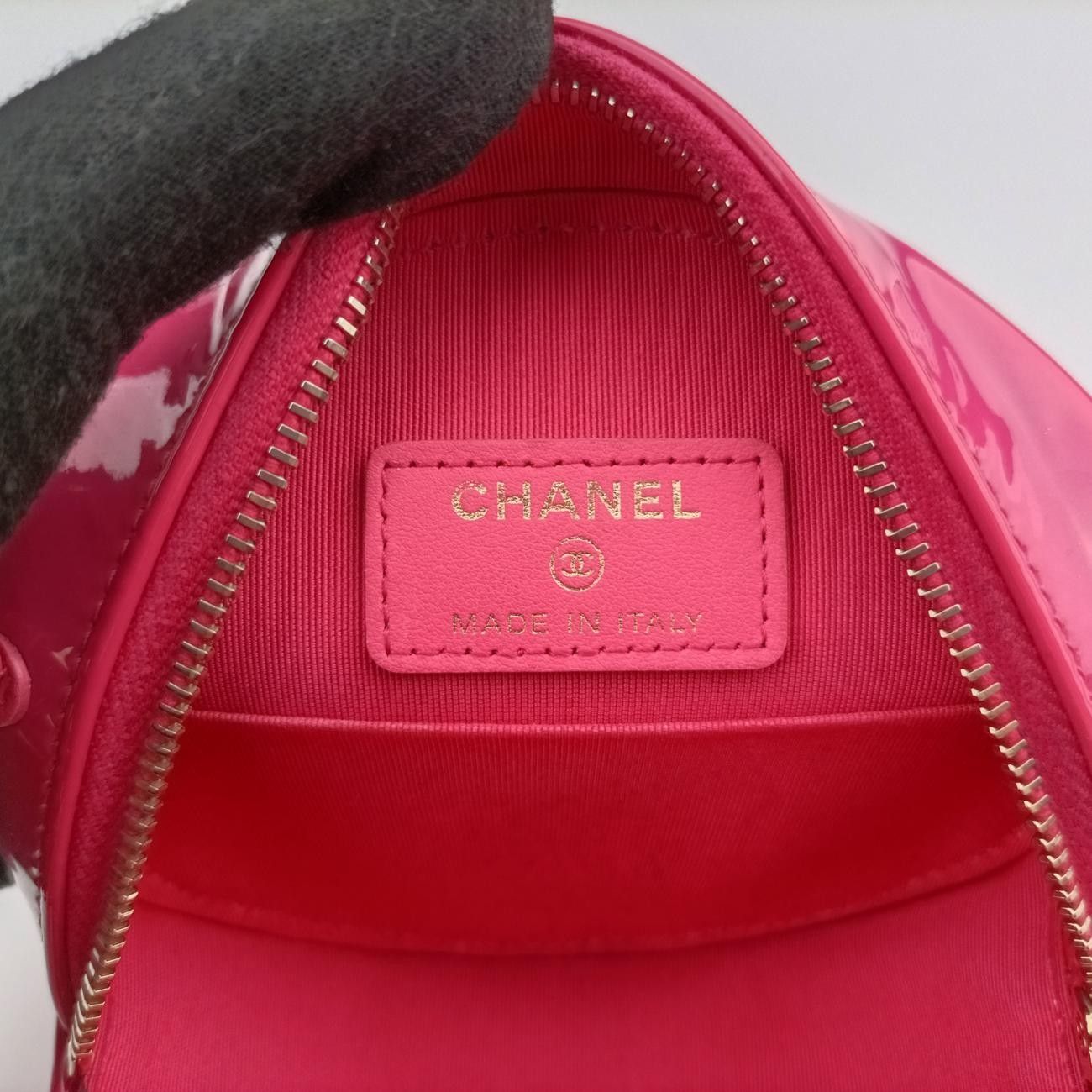 シャネルChanelロウンドアスアース リボンピンクパテント