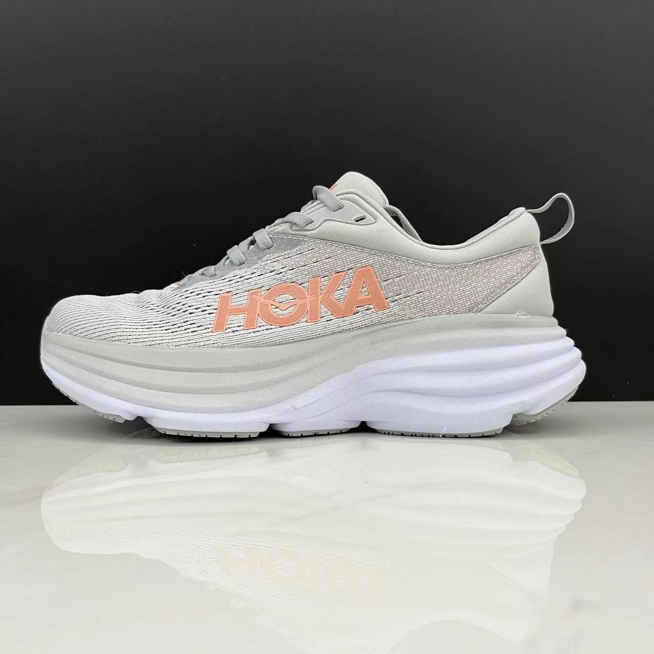 ホカオネオネ ボンダイ８HOKA ONE ONE Bondi8 灰白 ランニングシューズ メンズレディース - メルカリ