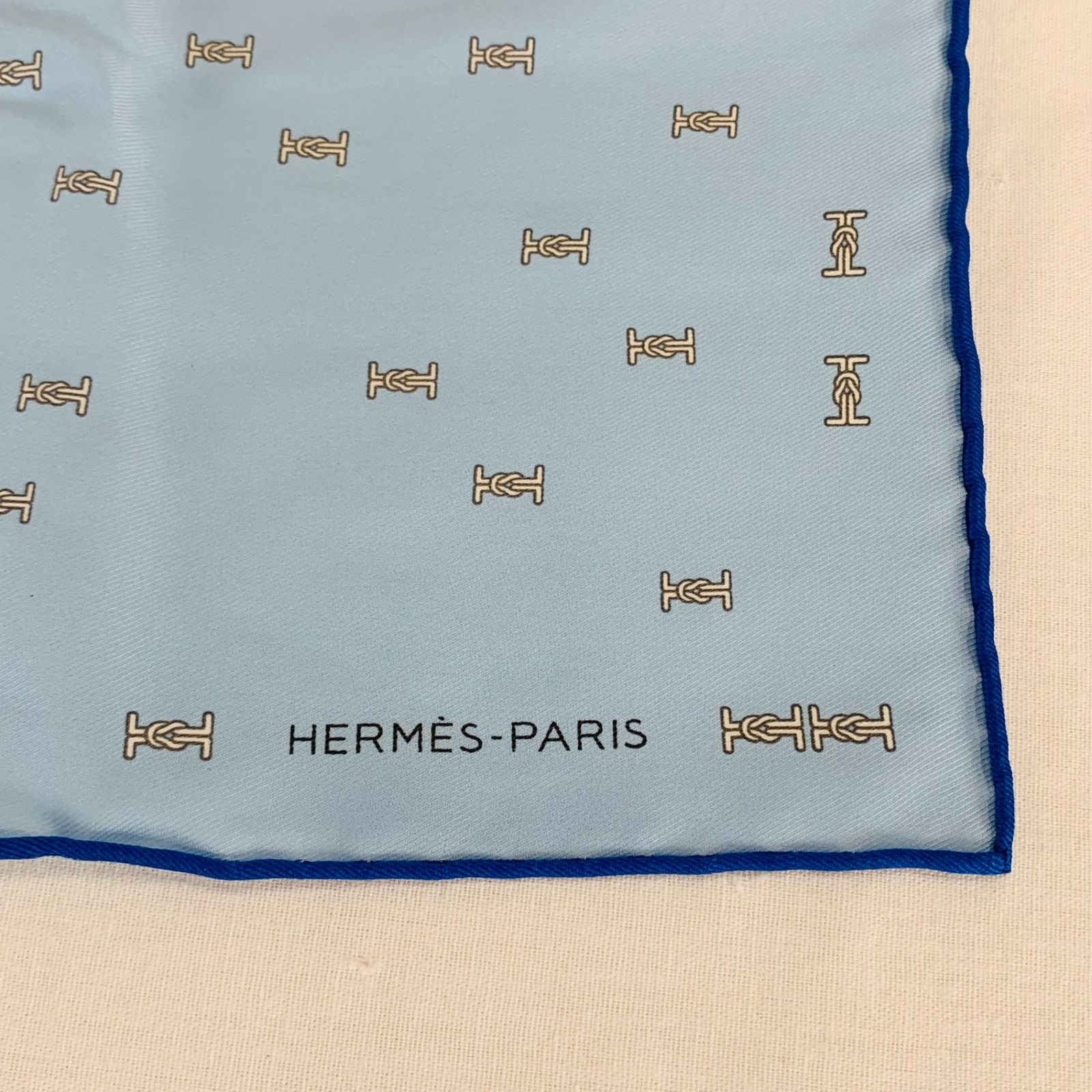 HERMES エルメス チェーン柄 水色 シルク100% スカーフ ハンカチーフ