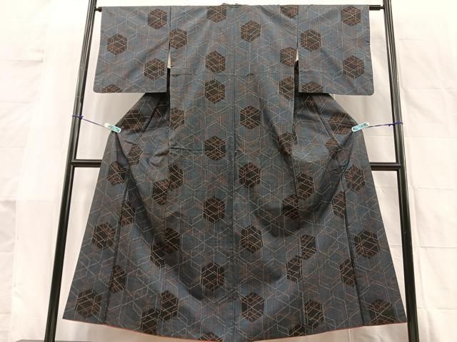 平和屋着物●本場大島紬　7マルキ　亀甲花文　正絹　逸品　DAAU5094ps 平和屋着物○本場大島紬 7マルキ 亀甲花文 正絹 逸品 DAAU5094ps