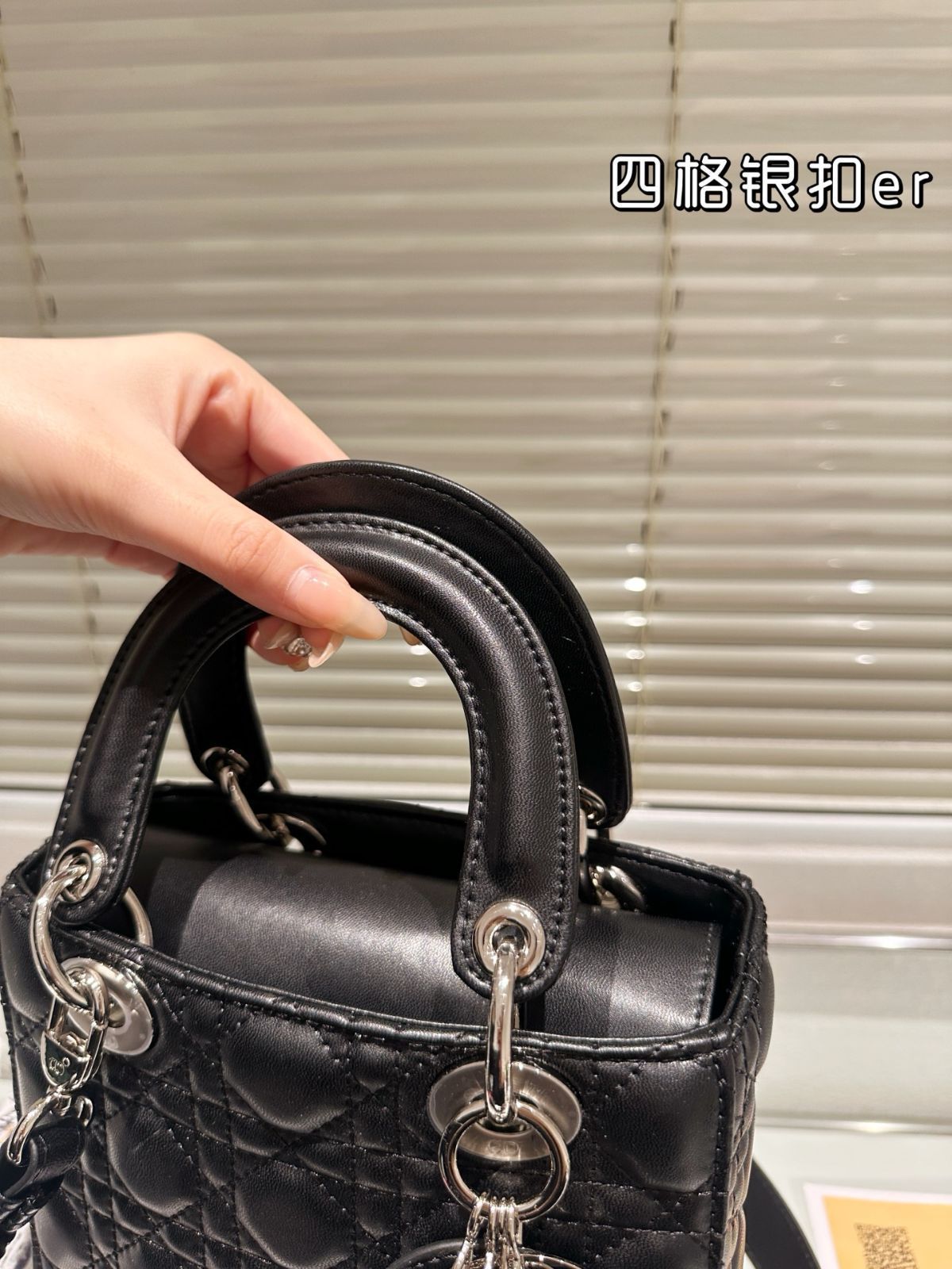 今日特価】Dior Lady Dior Lambskin Bag with Foldable Gift Box