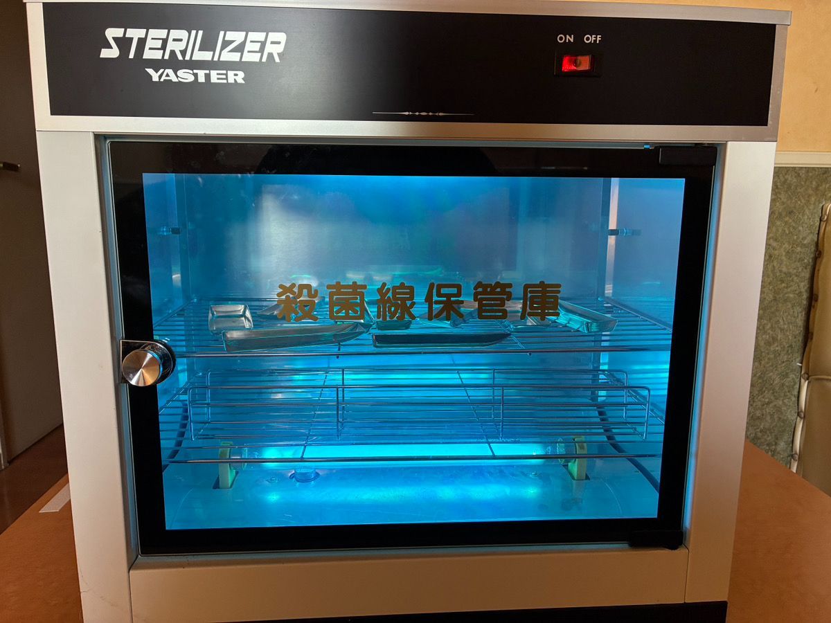 STERILIZER YASTER 株式会社ヤスター 殺菌線保管庫 理容室 美容室 ブラシ くし クリーンBOX 通電 済み