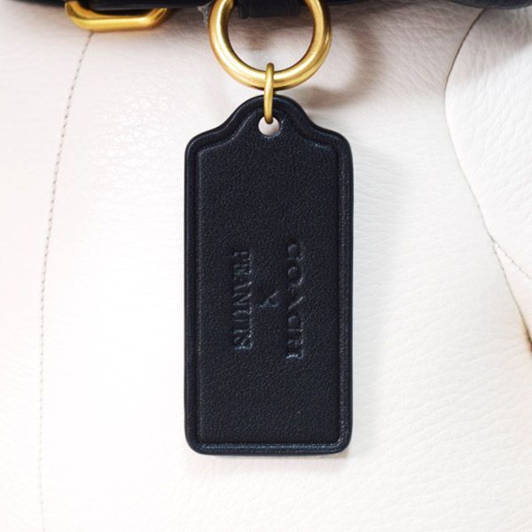 【COACH×スヌーピー】レザー製 コレクティブル スヌーピーCBL23 COACH® | Coach X Peanuts Snoopy Collectible
